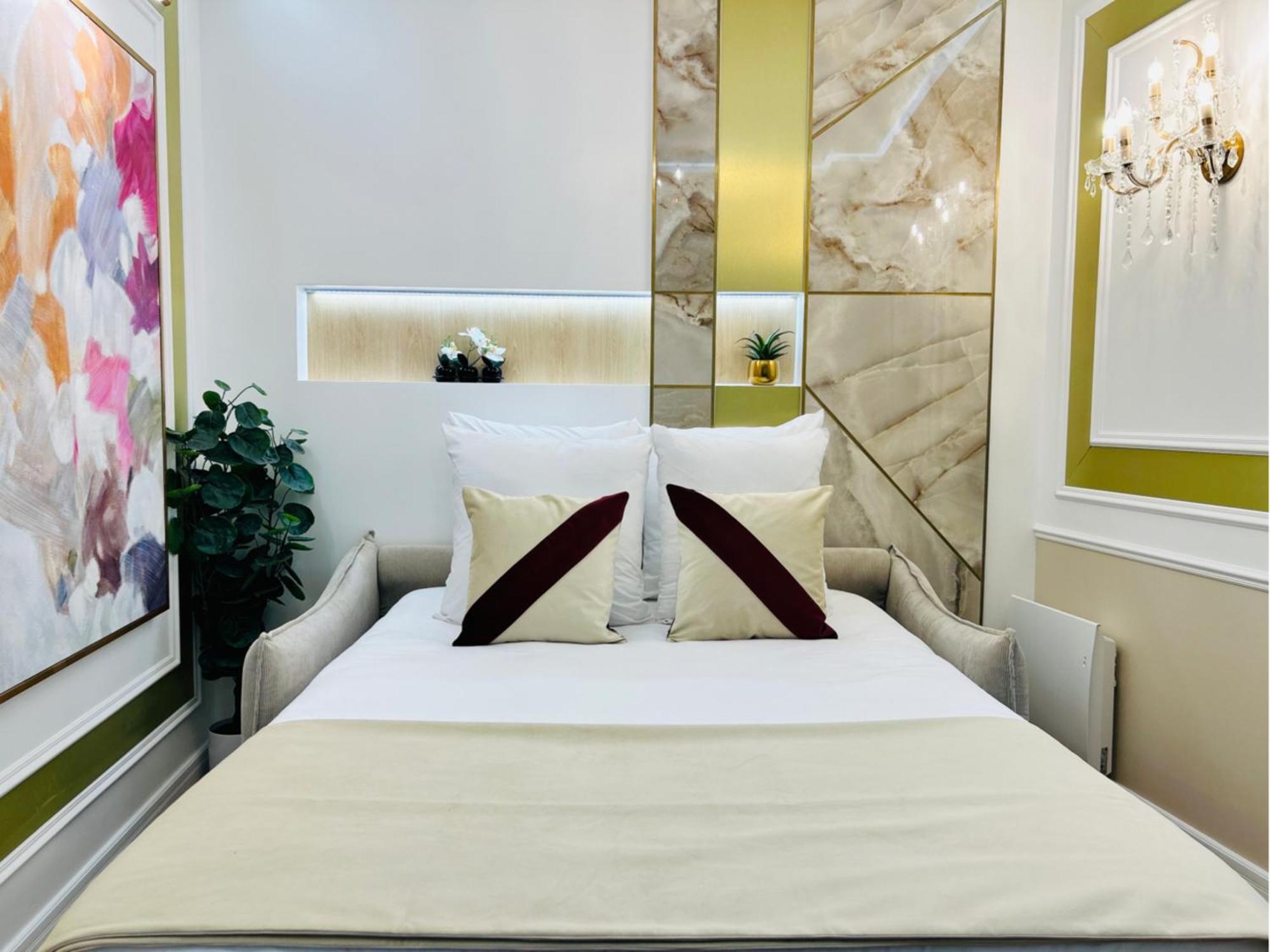 Merveil - Luxury - Marais - Charlot * Parijs